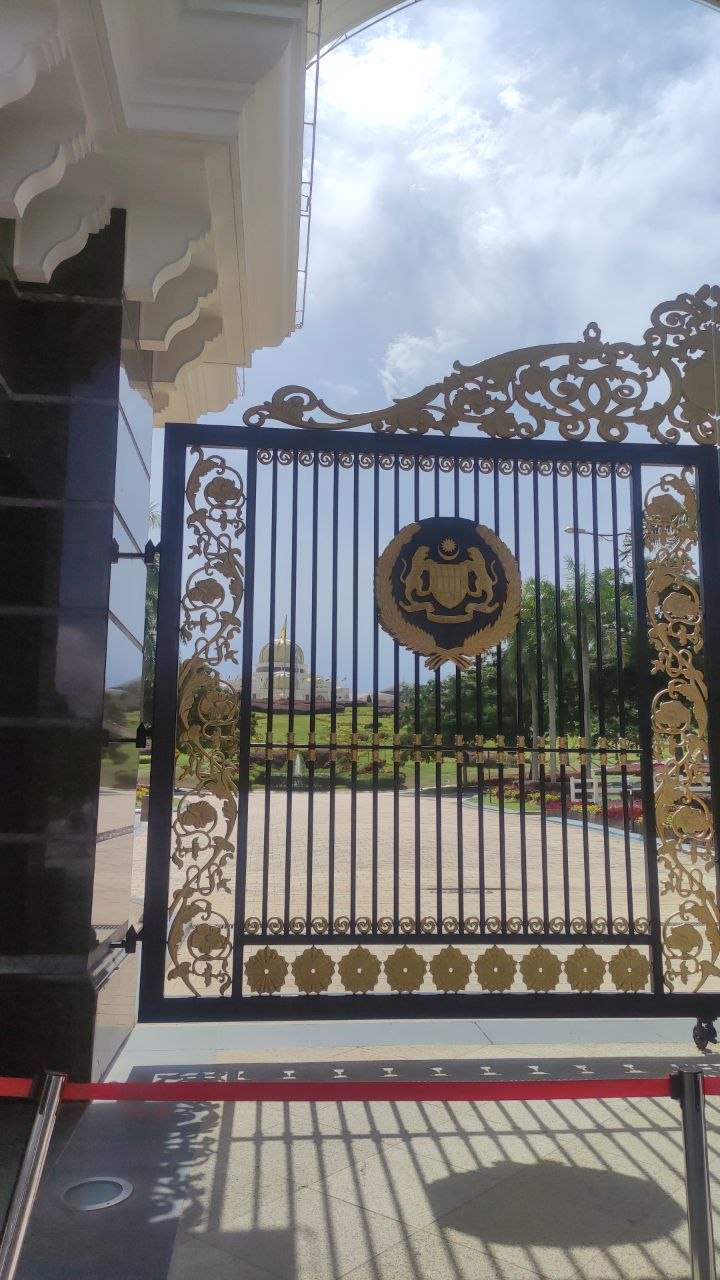 Ворота дворца Istana Negara