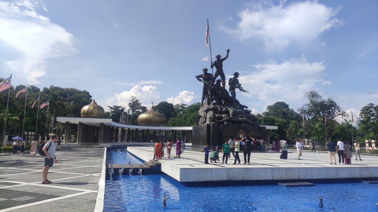 Tugu Negara, широкий план