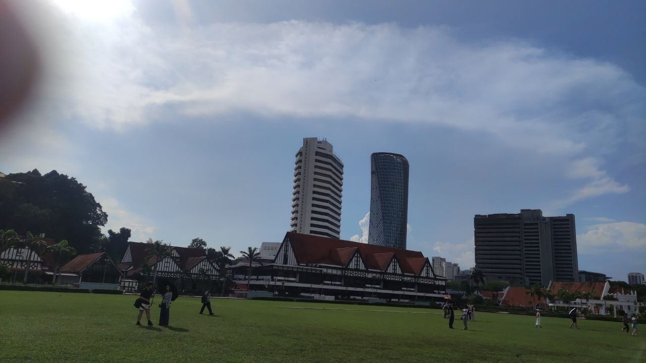 Площадь Мердека, Royal Selangor Club, широкий план
