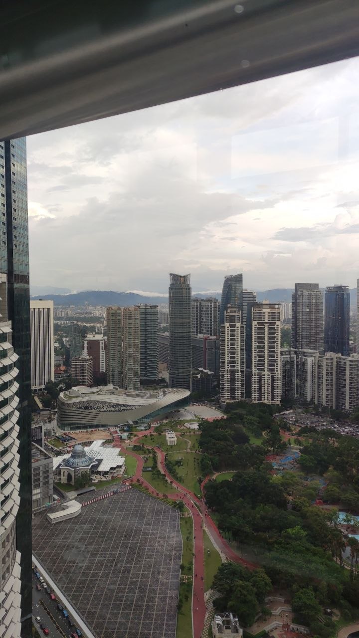 Вид на парк KLCC, южная сторона