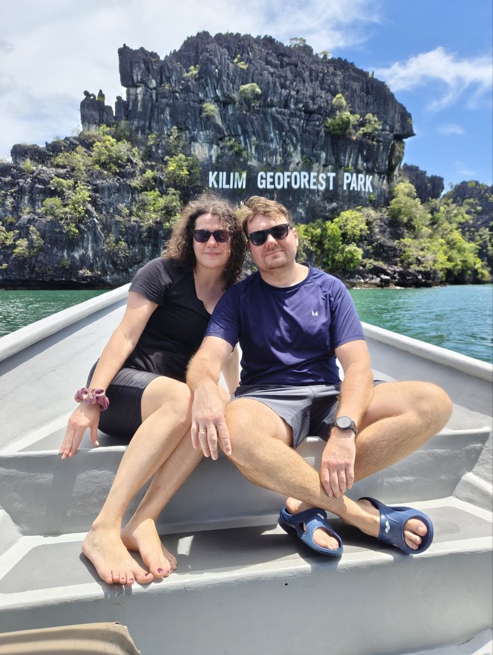 Артём и Ира у знака Kilim Geoforest Park